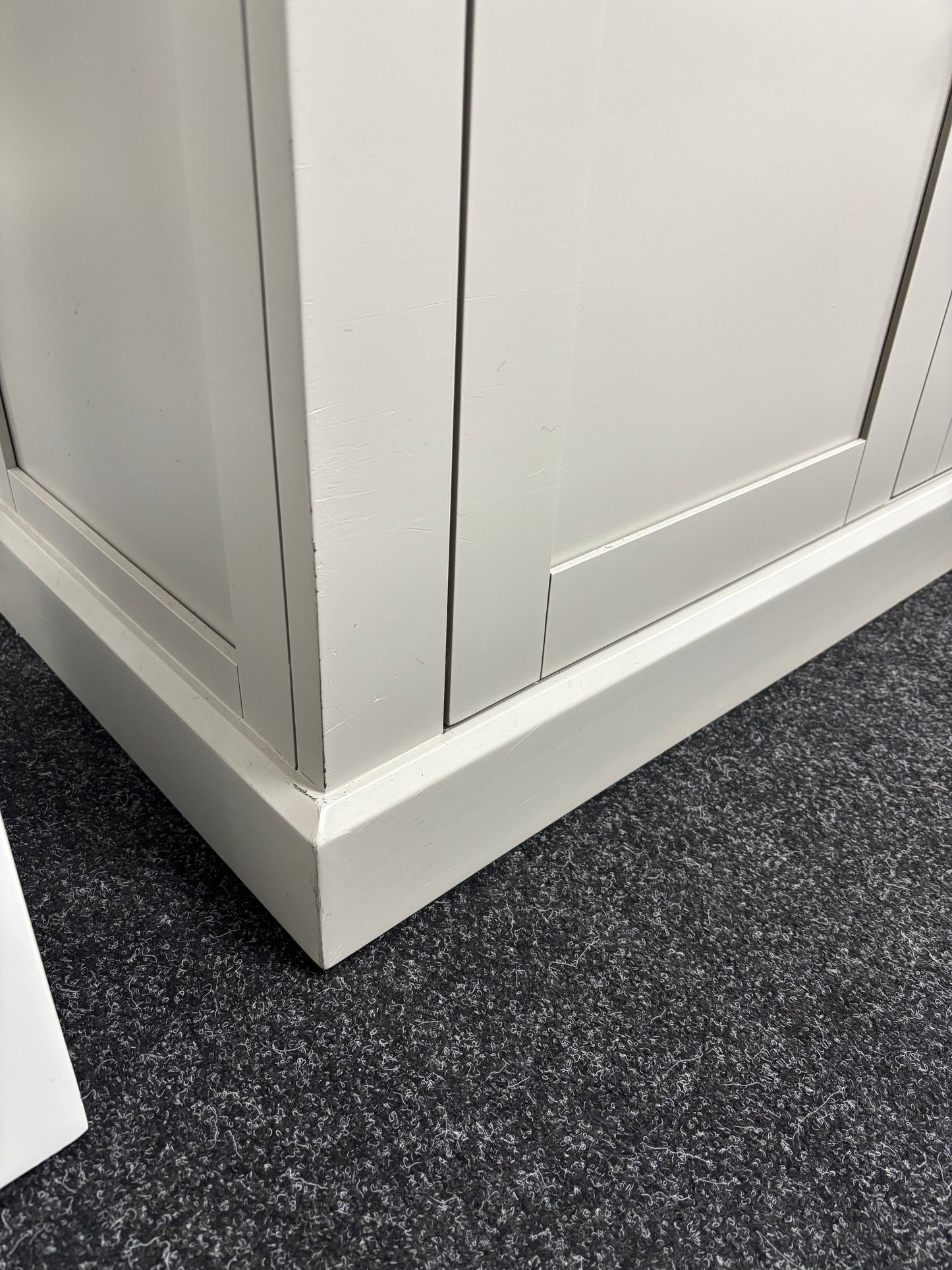 Dove Grey Media Unit