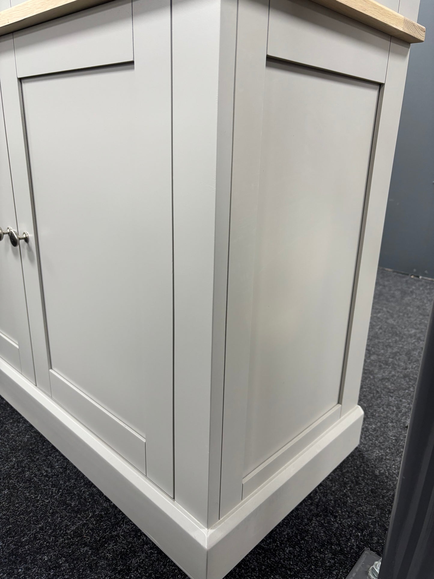 Dove Grey Media Unit