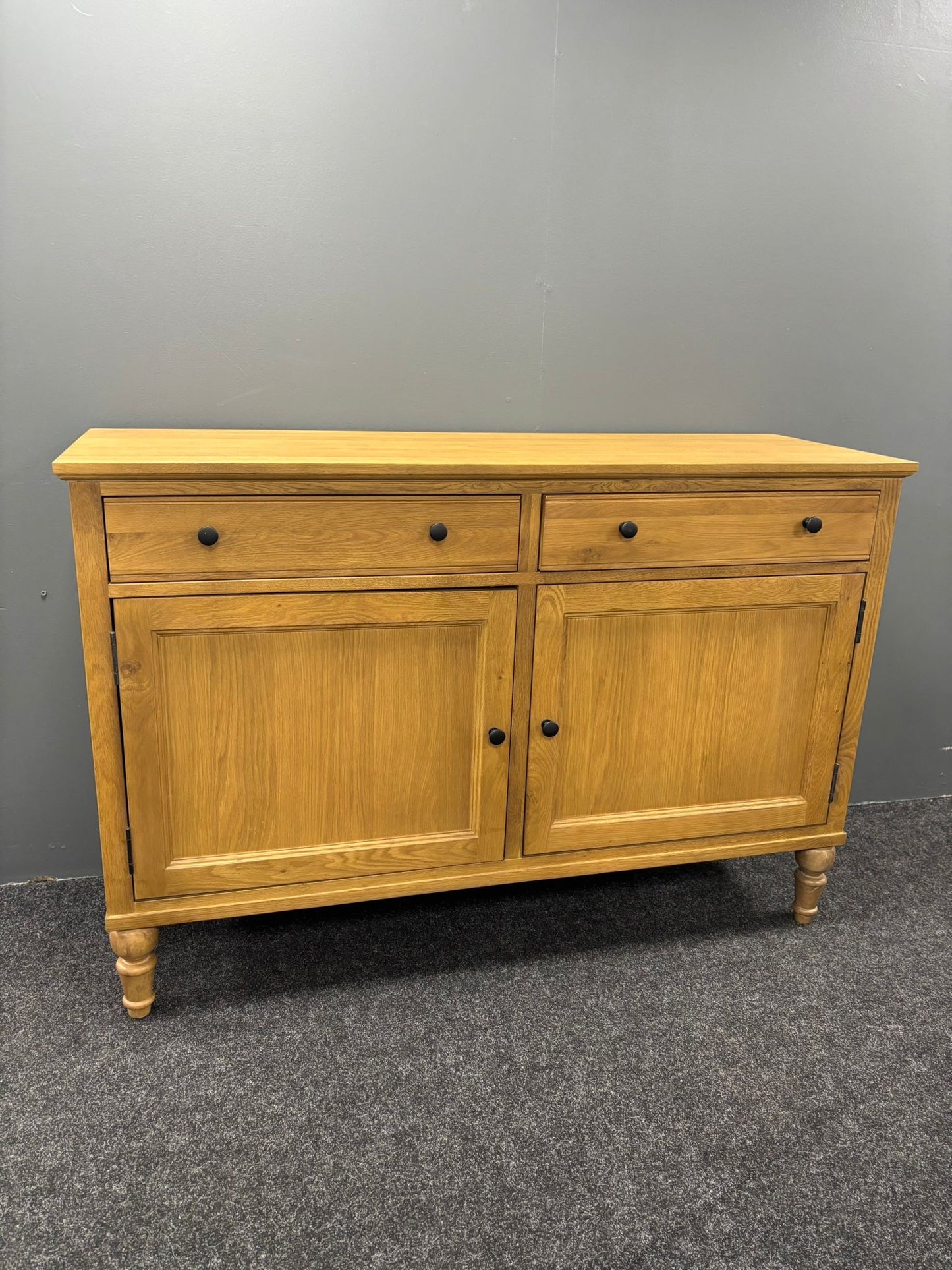 Oak Large 2 Door 2 Drawer Sideboard