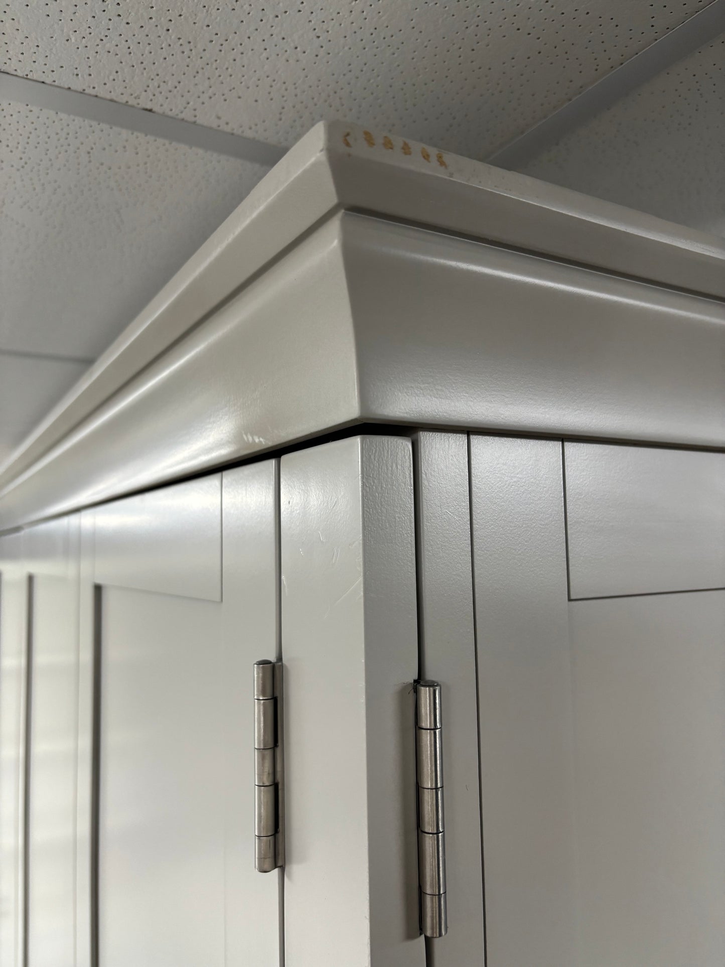 Dove Grey Media Unit