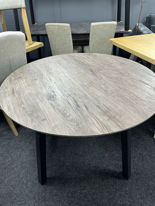 Clearance oak 1.1m Round Table