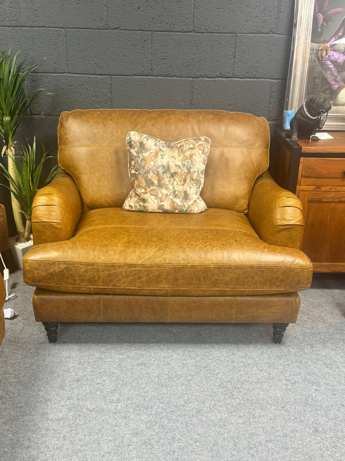 Leather Beatrix Love Chair (Ex Display)