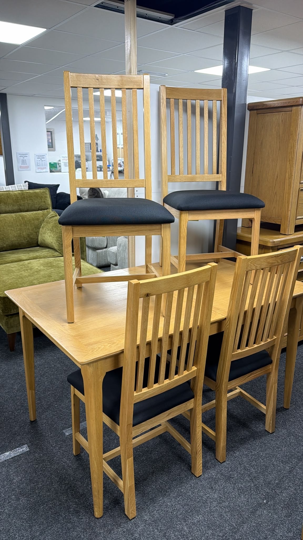 Oak 1.4m Extending Table & 4 Dining Chairs